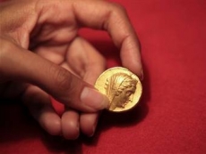 Золотая монета с изображением царицы Арсинои II Филадельфии